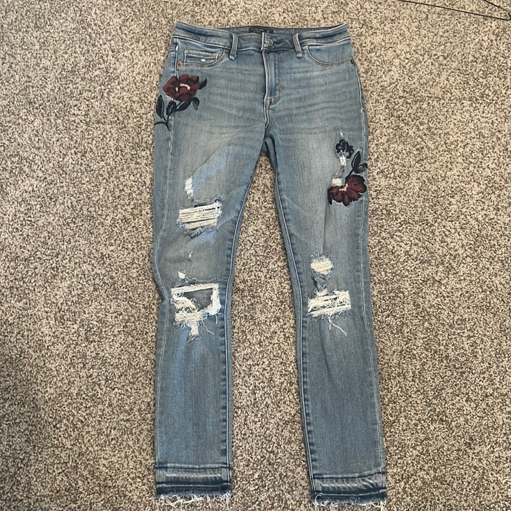 Abercrombie embroidered and distressed skinny jeans (size 27 SHORT)